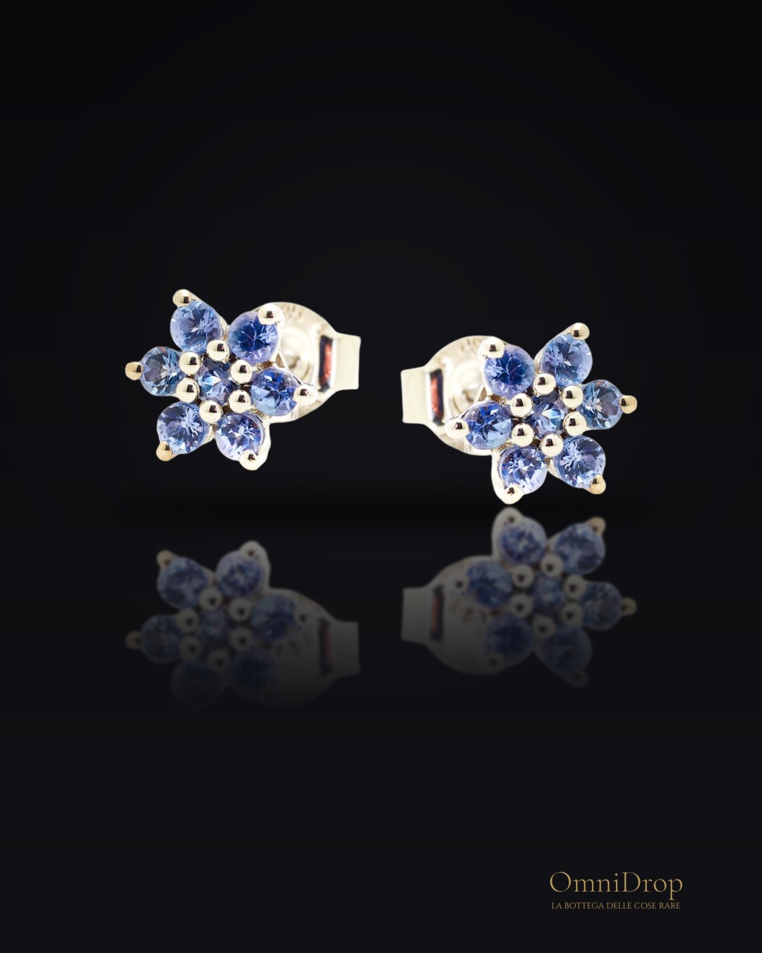 Orecchini lobo fiore tanzanite blu, per portare con te un'intenzione