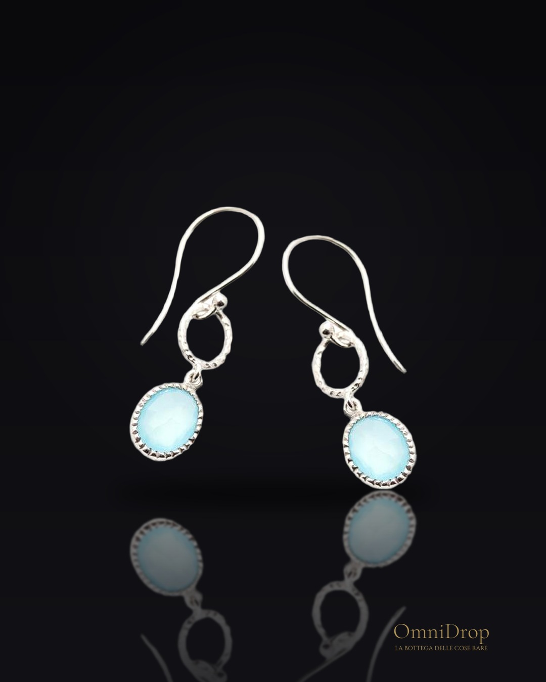 Orecchini pendenti in calcedonio blu ovale naturale, argento rodiato 925, 7x9 mm