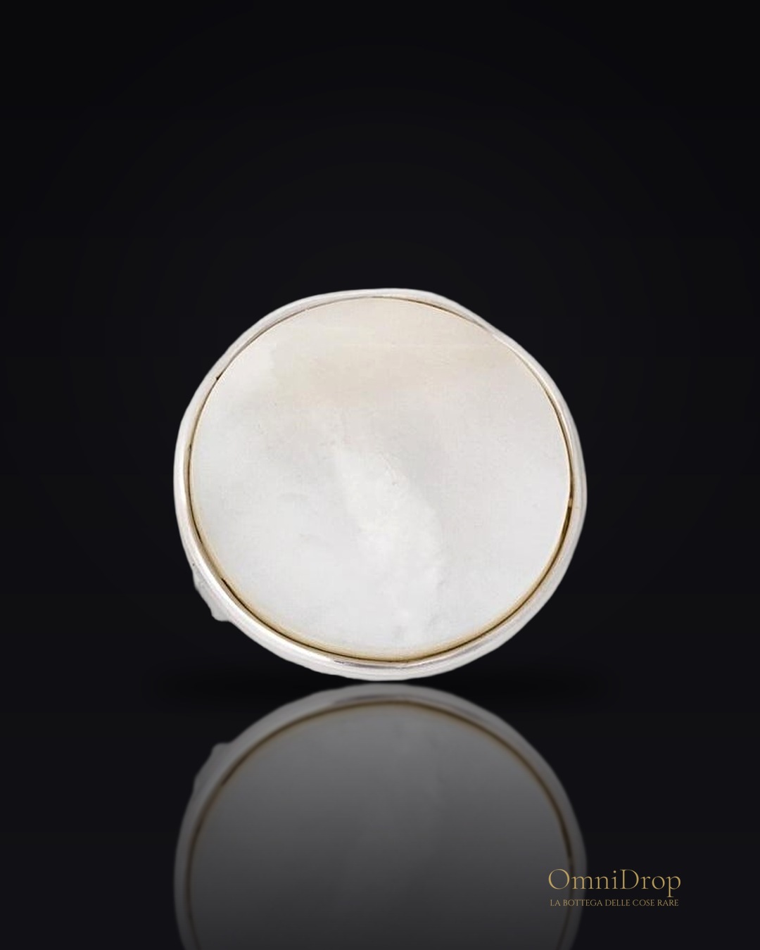 Anello in madreperla bianca tonda naturale, in argento rodiato 925