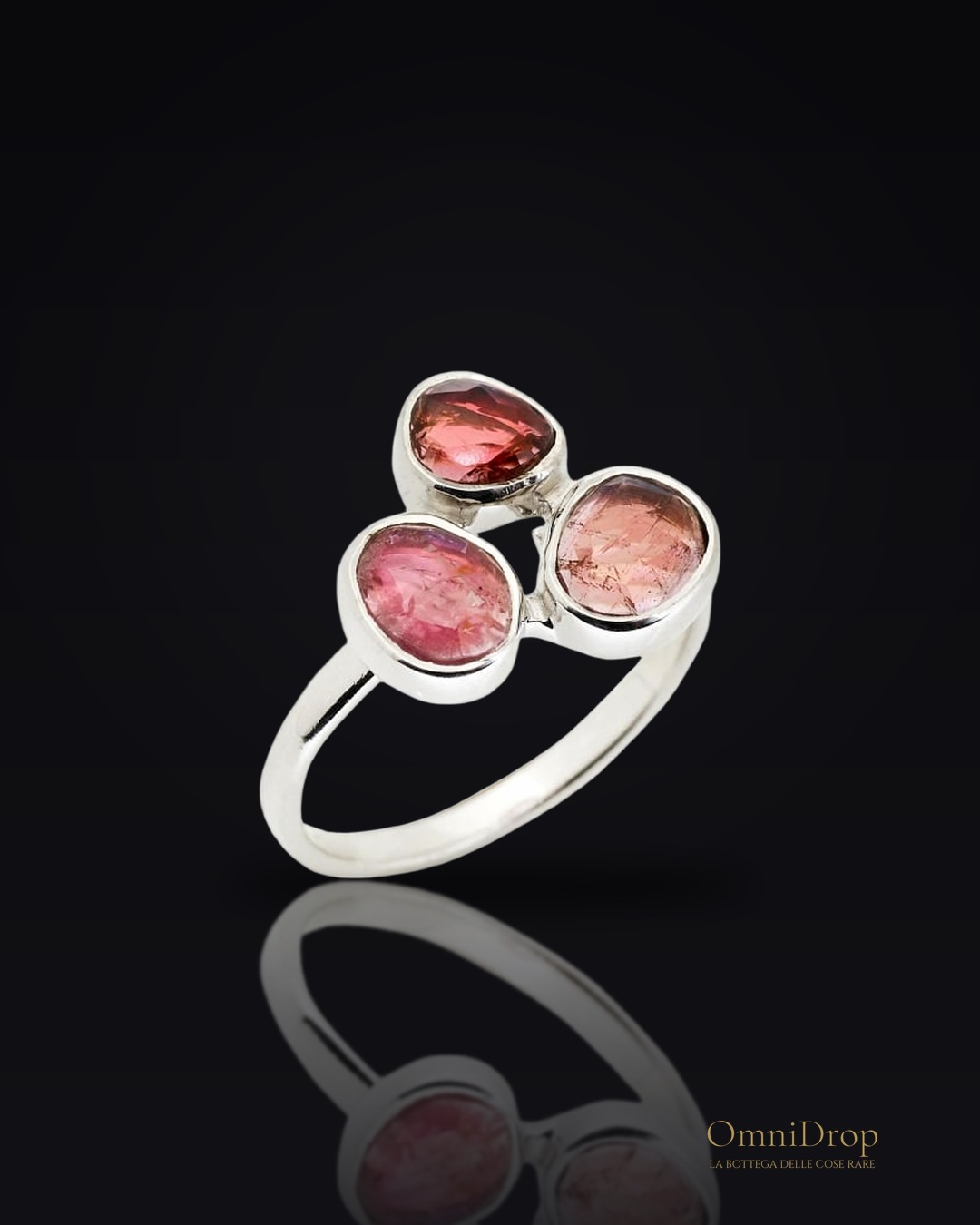Anello in tormalina multicolore irregolare naturale, in argento rodiato 925