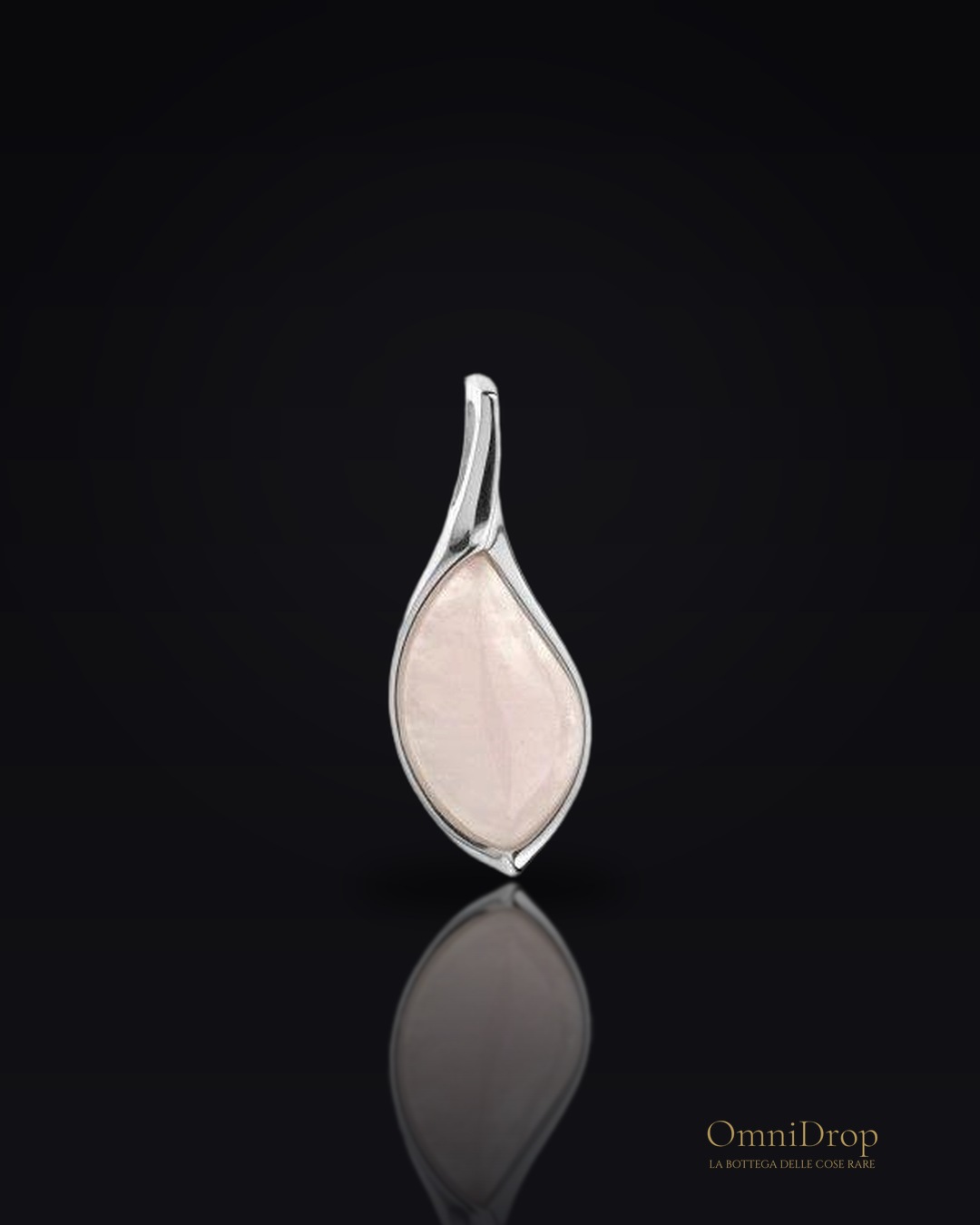 Ciondolo in quarzo rosa irregolare naturale, in argento rodiato 925, 1,4x3,3 cm