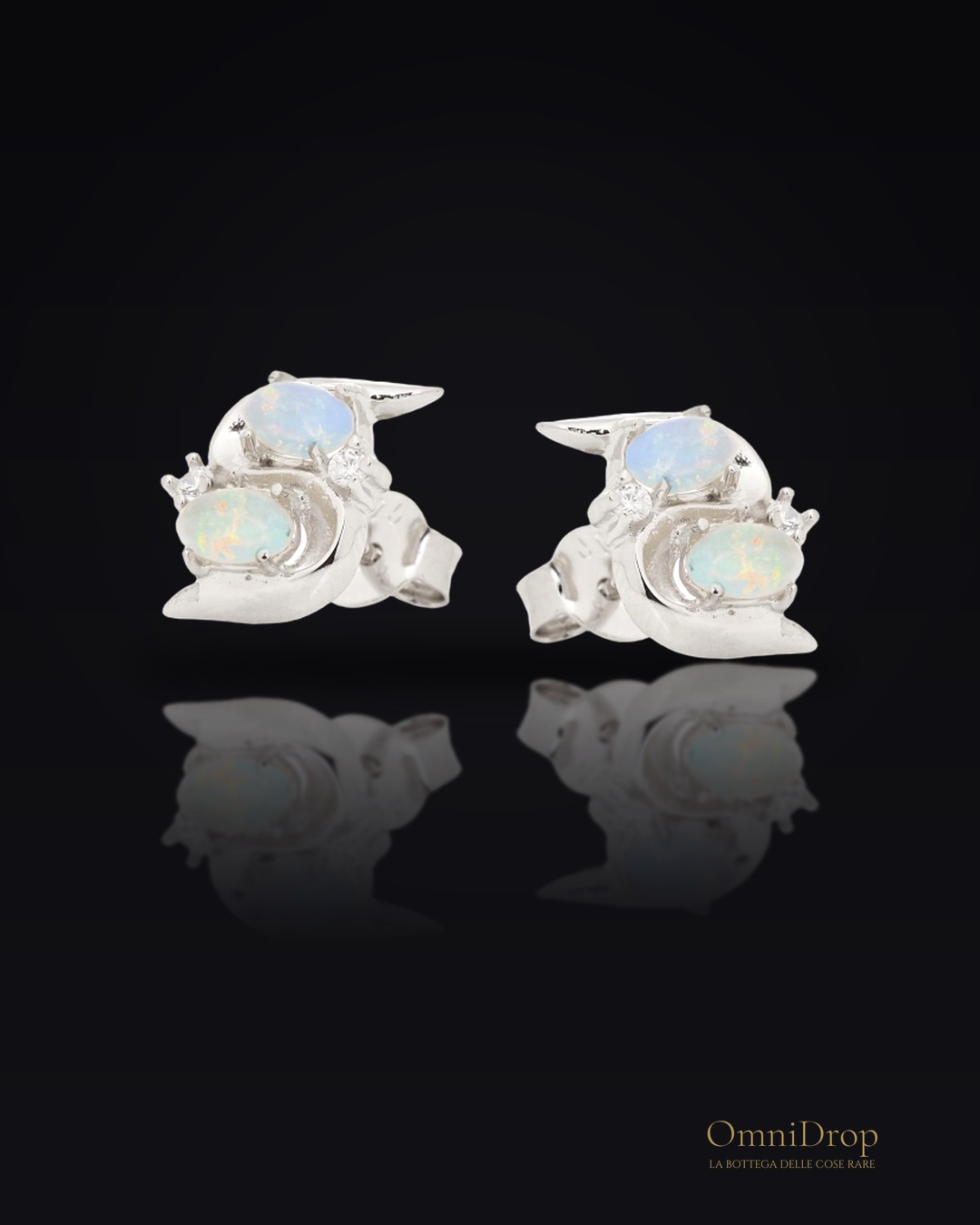 Orecchini a lobo in opale australiano bianco ovale, argento rodiato 925, 5x3 mm