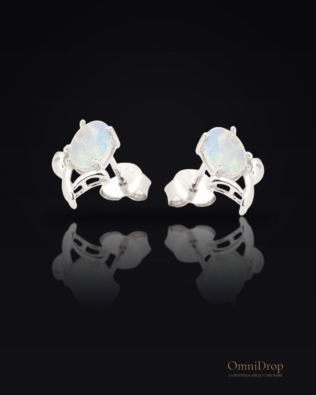 Orecchini a lobo in opale australiano bianco ovale, argento rodiato 925, 7x5 mm