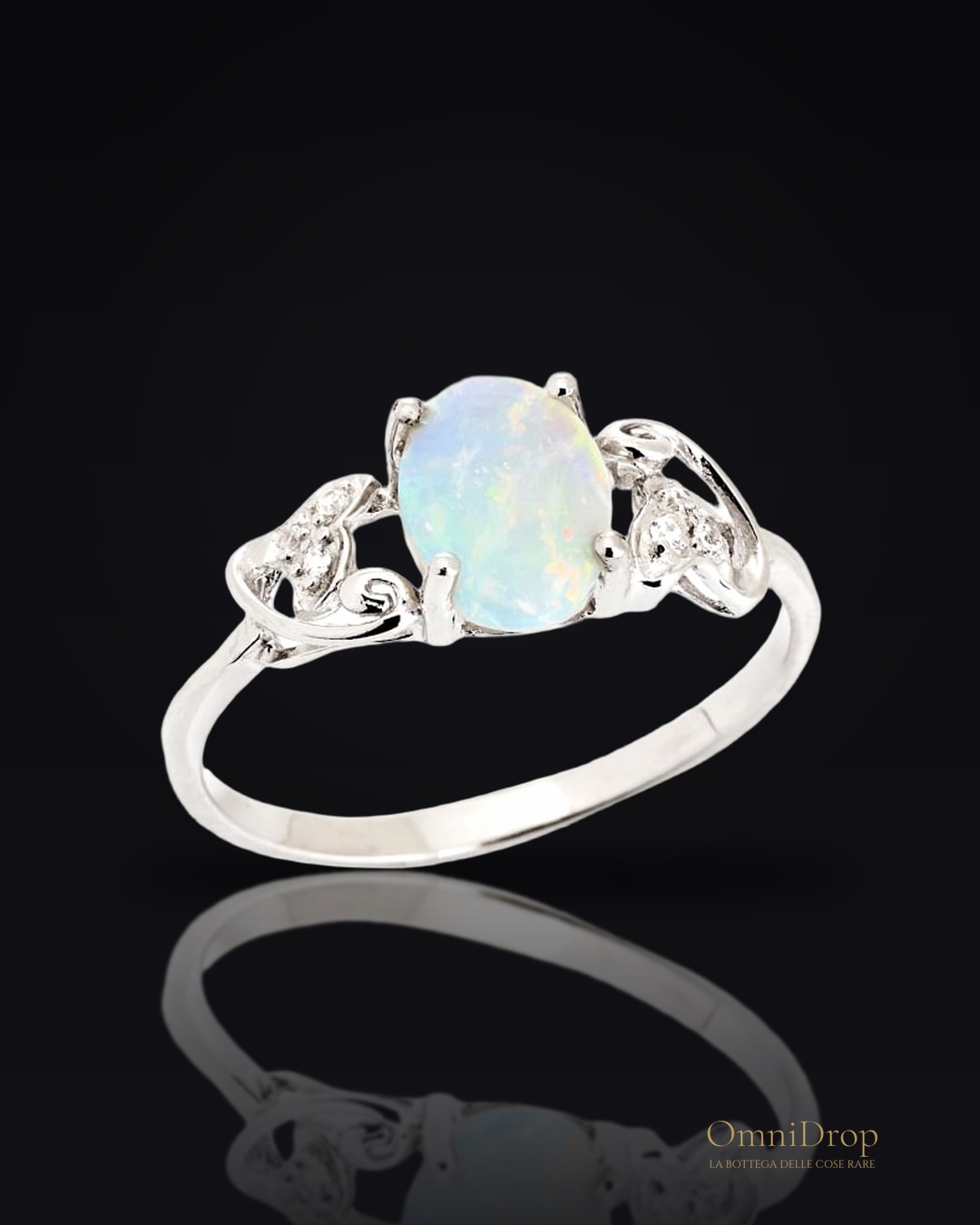 Anello in opale australiano bianco ovale naturale, argento rodiato 925, 8x6 mm