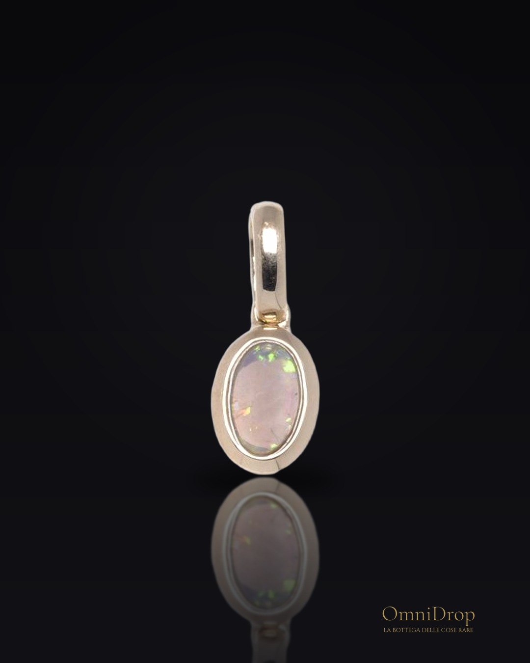Ciondolo con opale bianco naturale australiano taglio ovale, in oro 750